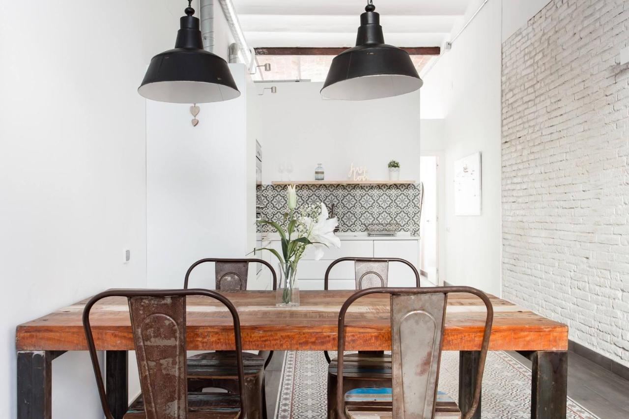 Stylish Apartment With Terrace For Couple Or Family Barcelona Exterior photo