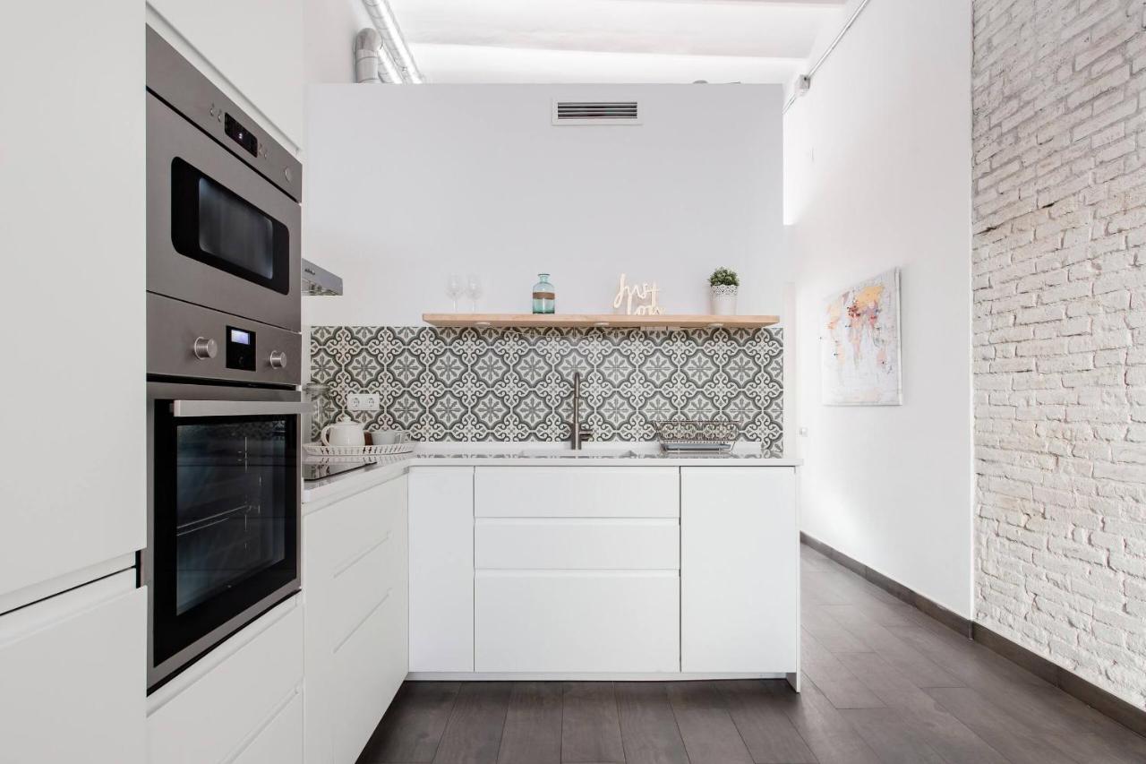 Stylish Apartment With Terrace For Couple Or Family Barcelona Exterior photo